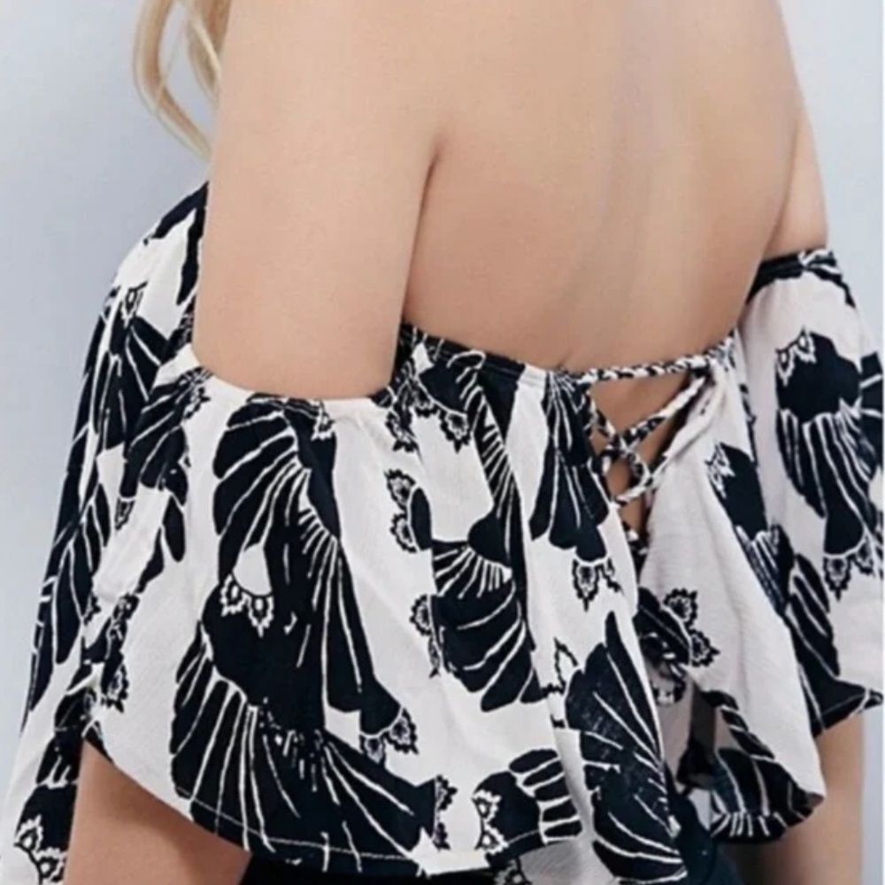 Free People Top Merpati Floral Print Off-the-Shoulder Ruffled Black & Beige XS - Picture 2 of 12